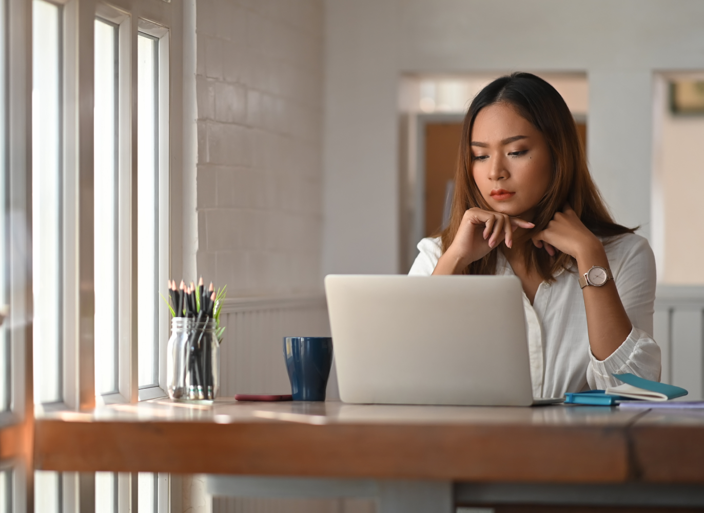 Woman taking note of when borrowing from licensed money lenders in Singapore